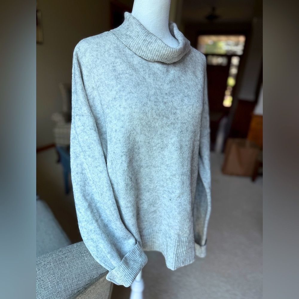 Treasure & Bond Medium Oversized Gray Turtleneck Sweater Cold Weather Cozy.